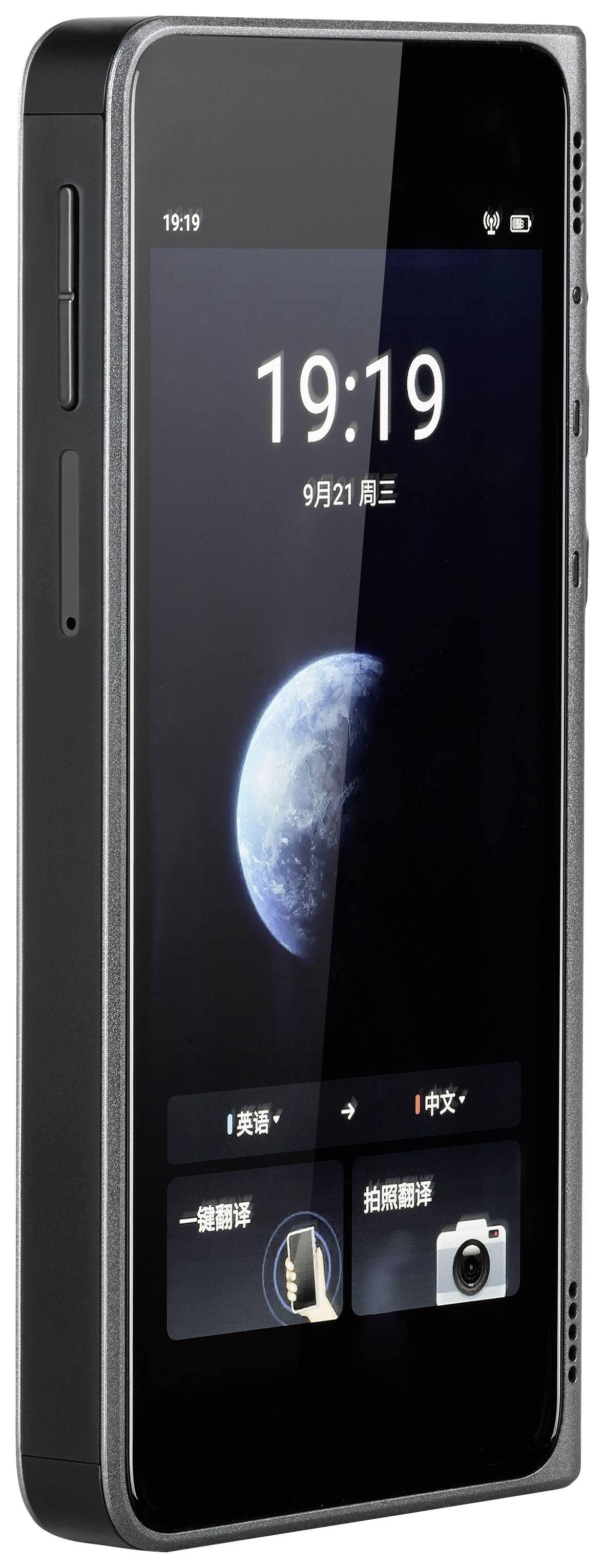 Črn pametni telefon z zaslonom, ki prikazuje čas 19:19. Na zaslonu je prikazana slika Zemlje.