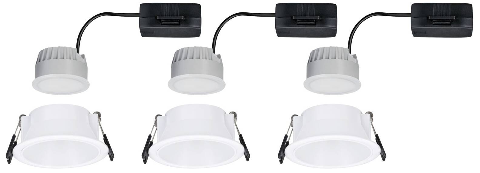 Tri LED vgradne svetilke s sivimi ohišji in černimi priključki za kable. Svetilke so razporejene druga ob drugi v vrsti.