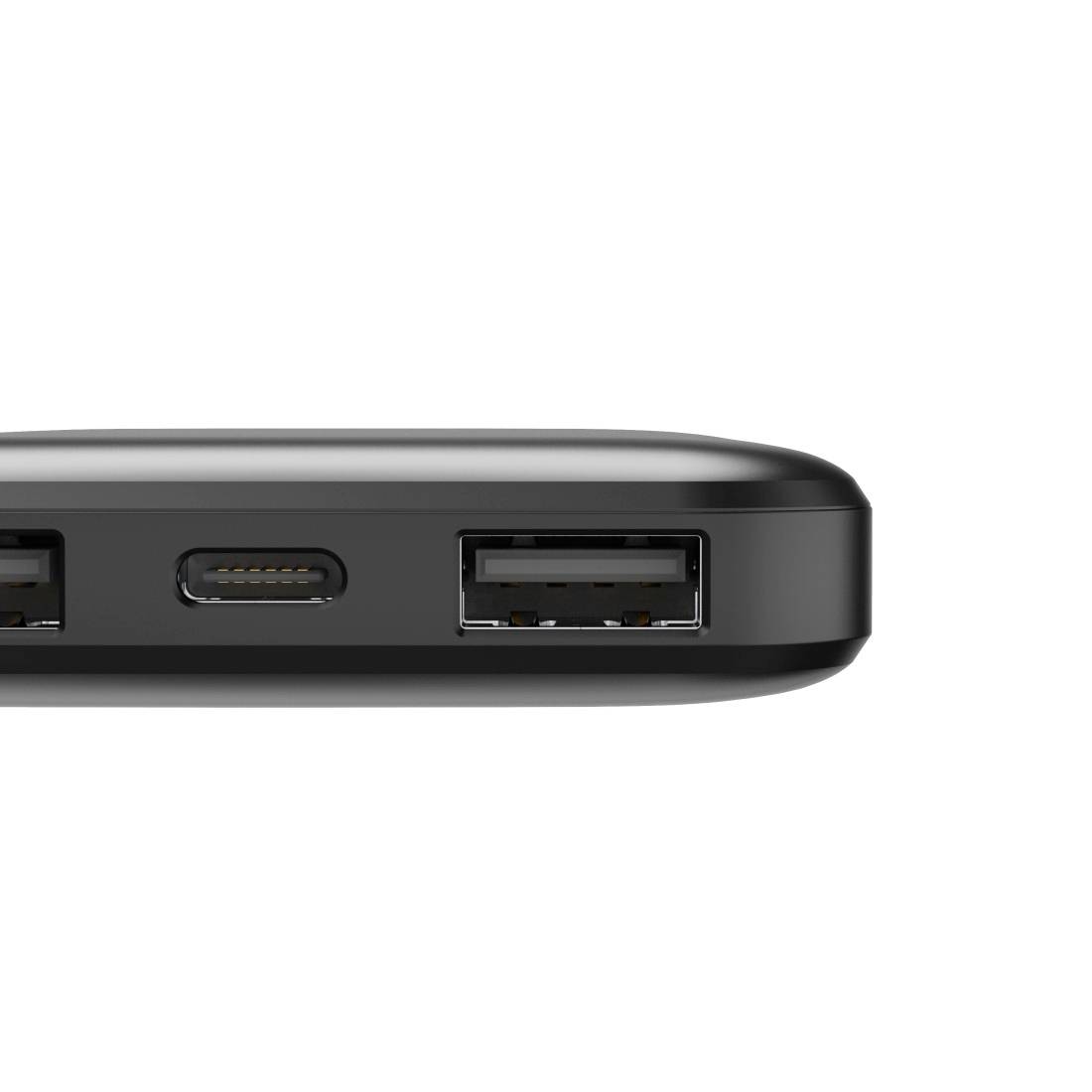 Črna naprava z dvema USB priključkoma in USB-C priključkom na sredini, pogled od spredaj.