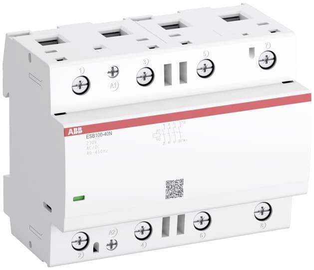 Tripolarno stikalo za električni tok z rdečim trakom in natisnjenimi tehničnimi podatki, vključno z blagovno znamko in QR-kodo.