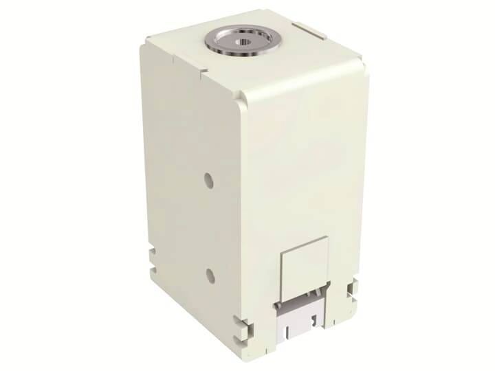 Bel, pravokoten elektronski element z več priključki. Glavna značilnost elementa je okrogla, srebrna vtičnica na vrhu.