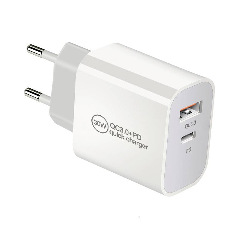 Bel USB polnilni adapter z EU vtičem, dvema priključkoma (USB-C in USB-A) z napisom '30W QC3.0+PD hitri polnilec'.
