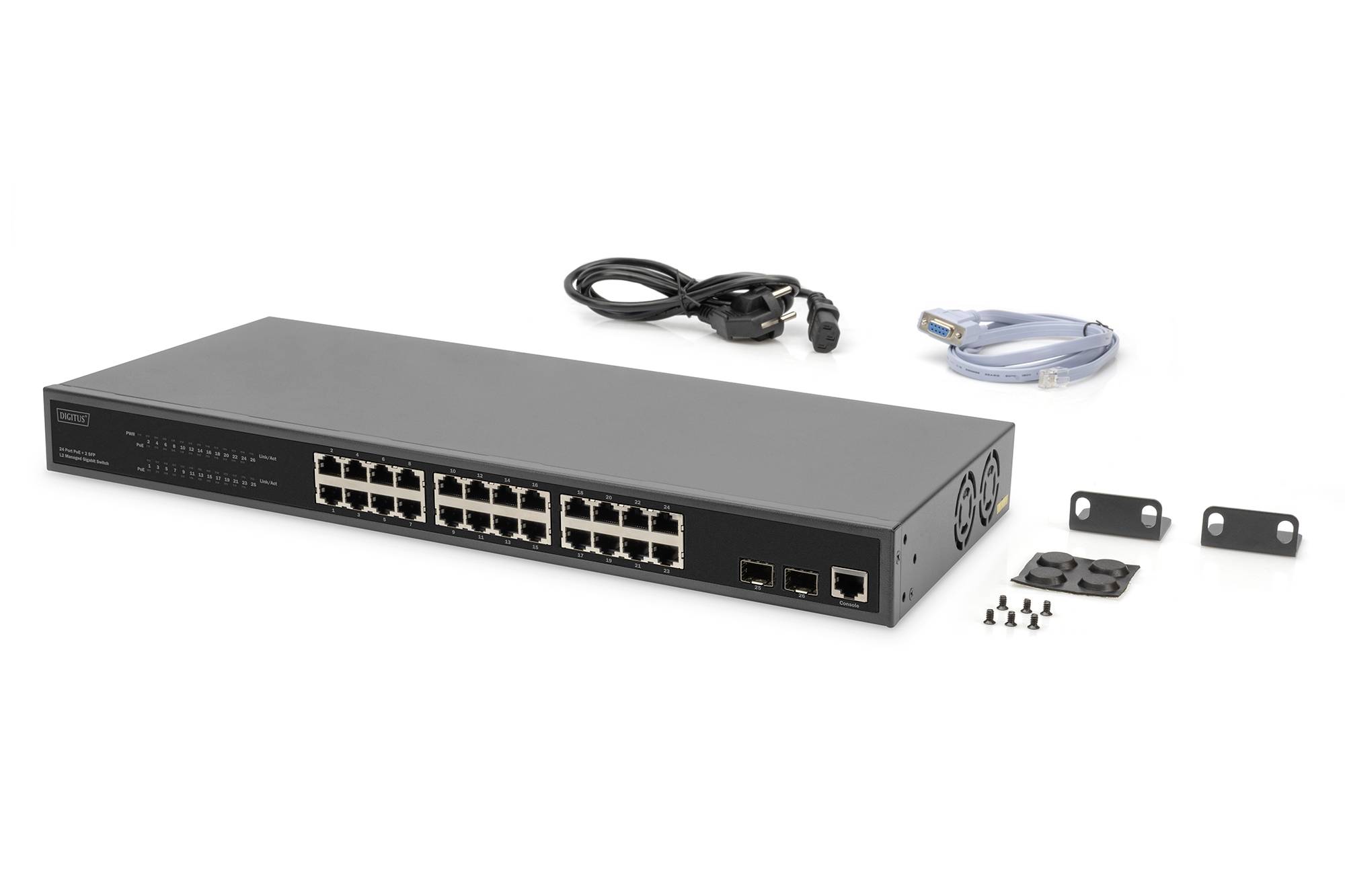 Omrežno stikalo s 24 Ethernet vrati, napajalni kabel, moder omrežni kabel in montažni pribor na beli podlagi.