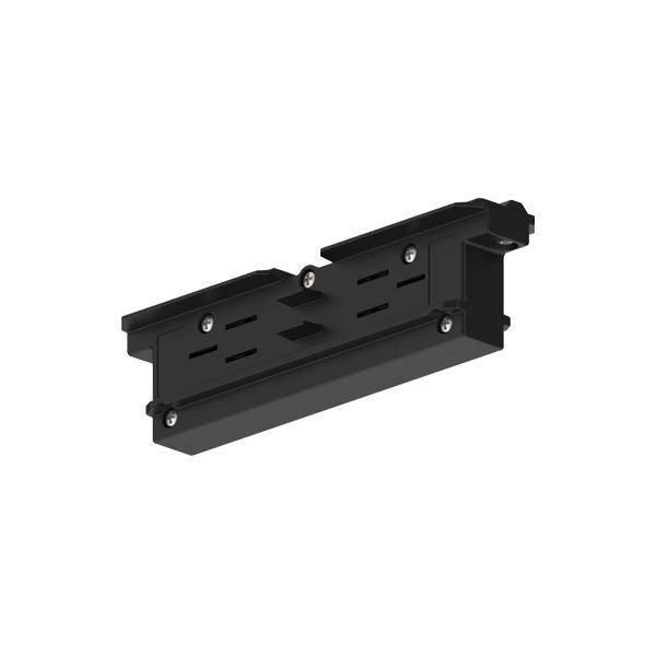 Črn pravokoten plastični del, verjetno nosilec ali podpora, z več reţami in luknjami.