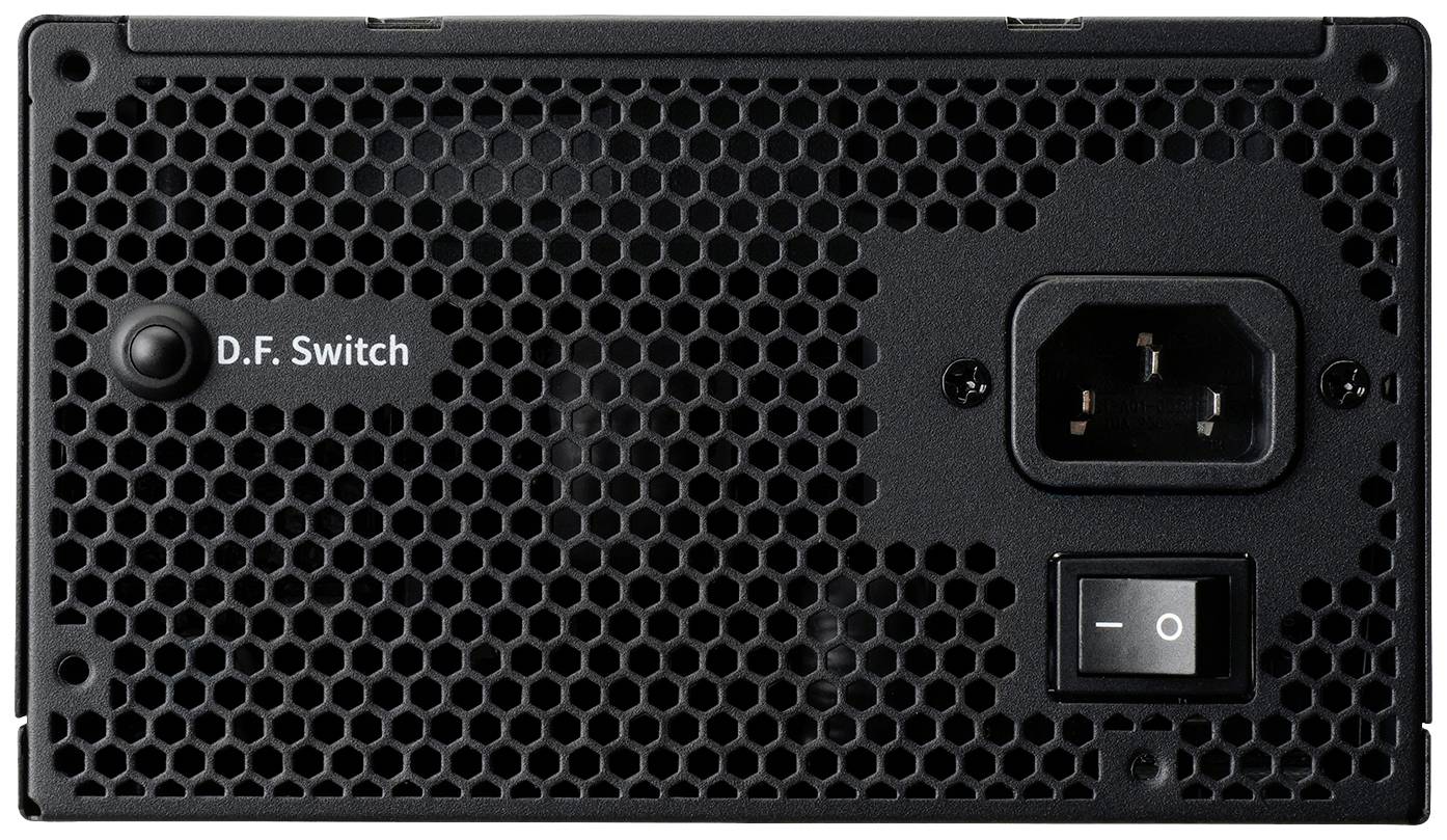 Pogled od zadaj na računalniški napajalnik z mrežastim prezračevanjem, gumbom za 'D.F. Switch', priključkom za električni vtič in stikalom na vzvod.