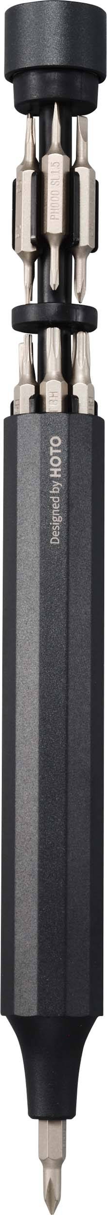 Črno-srebrn izvijač z več zamenljivimi nastavki, integrirani v ročaju, postavljeni navpično.