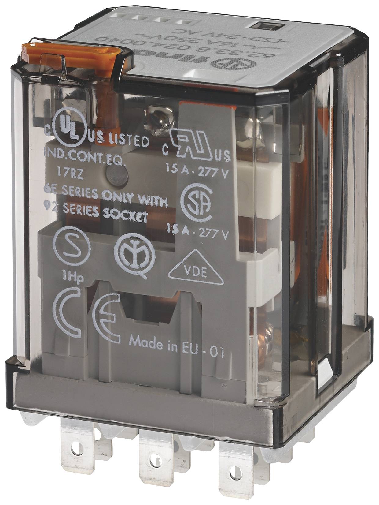 Električno releji s prozornim ohišjem, na katerem so na sprednji strani prikazani različni certifikacijski simboli in specifikacije.