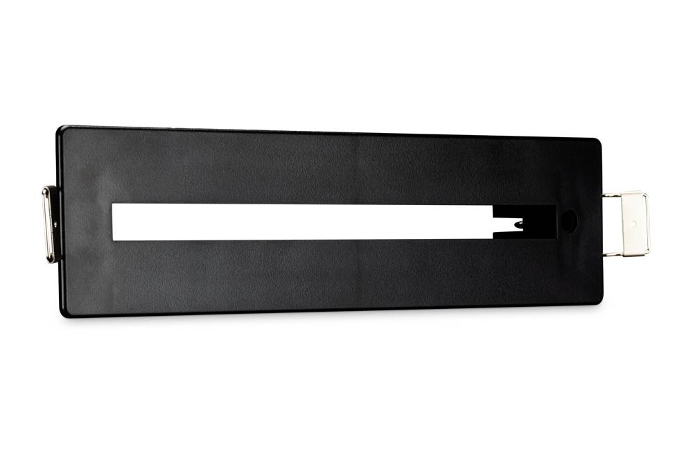 Pravokoten črn USB ključek s stranskim priključkom.