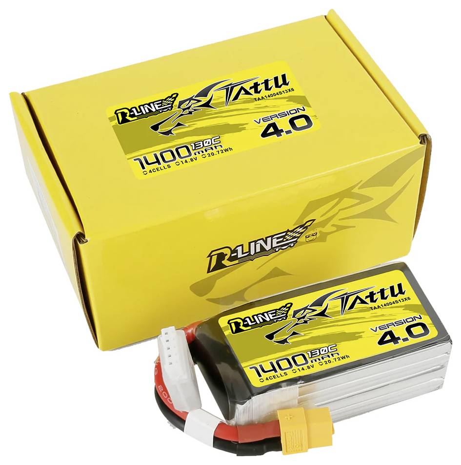 Rumena embalaža in LiPo baterija znamke Tattu R-Line, 1400mAh, 4S, 130C, različica 4.0, namenjena daljinsko vodenim dronom.