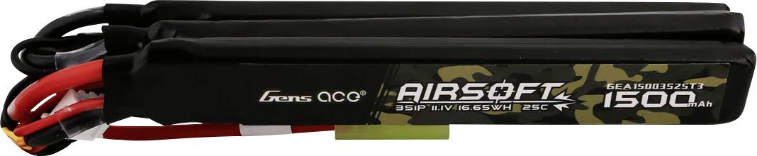 LiPo baterija za airsoft z zmogljivostjo 1500mAh, prikazana v črnem ohišju z maskirnim vzorcem.