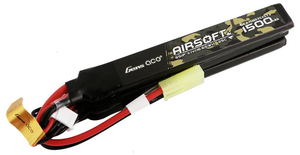 Črno-rumen baterijski akumulatorski paket za airsoft z napisom '1500mAh', povezan z rdečimi in črnimi kabli ter rumenim vtičem.