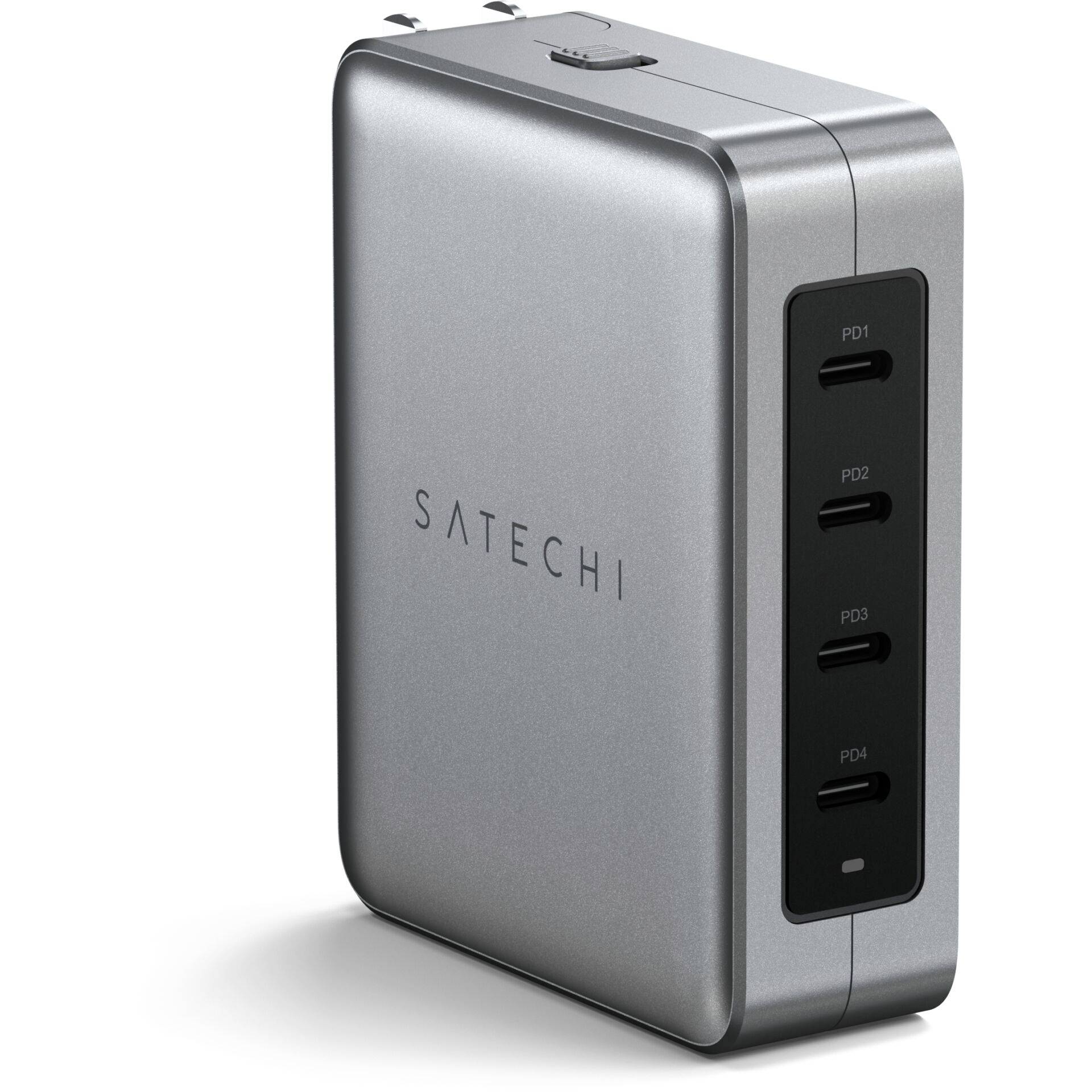 Srebrn polnilnik s štirimi USB-C priključki na desni strani in blagovno znamko 'Satechi' na levi strani.