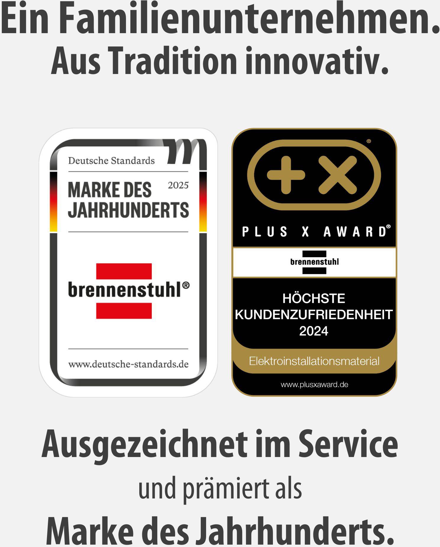 Kvadratast siv zaboj za kabelski boben z rdečimi ročaji na vogalih in rdečo tipko na sredini zgornje plošče.