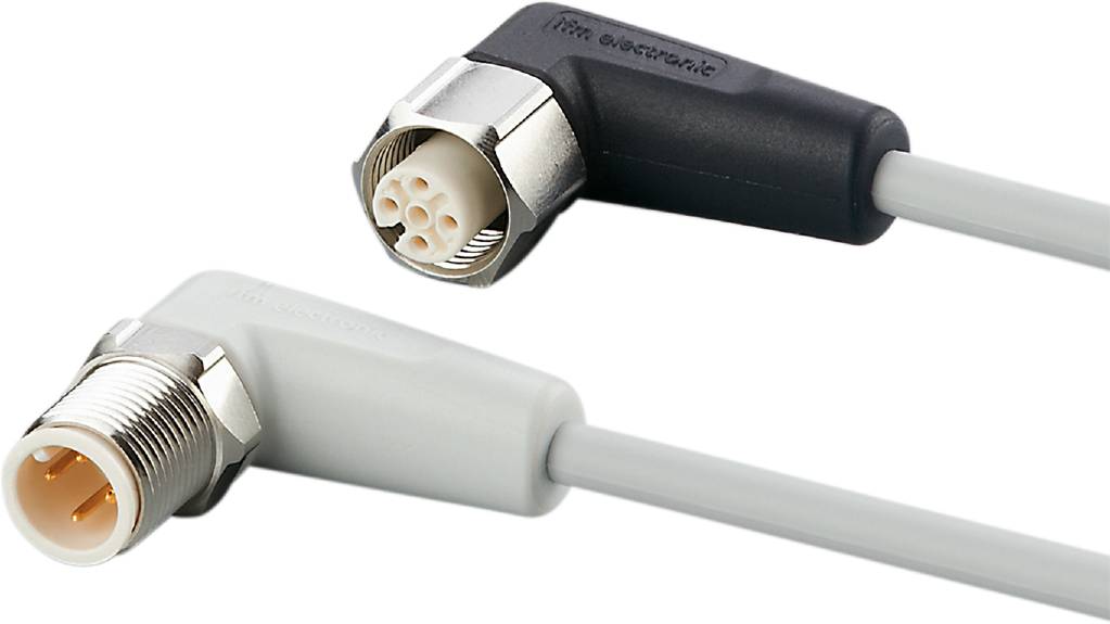 Bližnji posnetek kotnega priključka in ravnega kabla s povezovalnimi elementi. Primerno za elektronske priključke.
