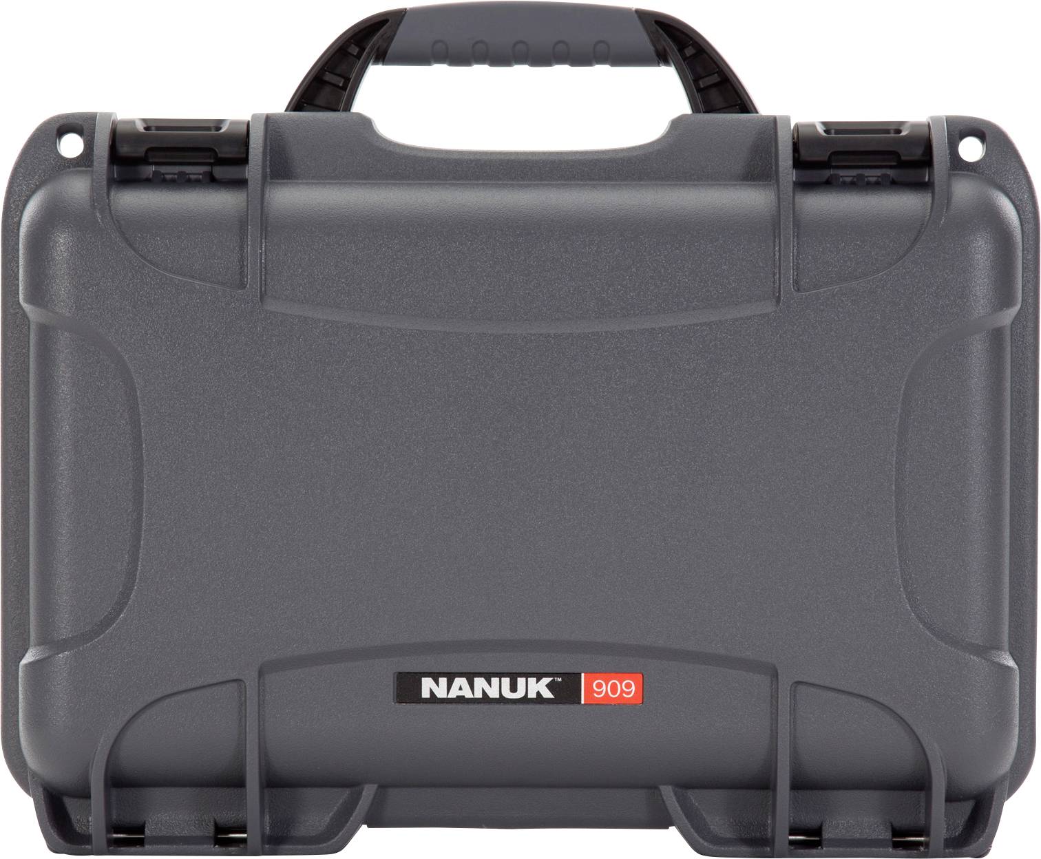 Siv, robusten transportni kovček z črnim ročajem in črnimi zaklopi. Napis: 'NANUK 909'.