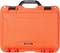 Oranžen kovček z črno ročico, robustne in vodoodporne izvedbe, znamke 'Nanuk', modelna številka '920'. Primeren za varen transport.