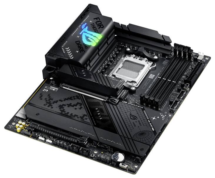 Matična plošča z RGB osvetlitvijo, več režami za RAM in PCIe režami; primerna za zmogljive računalniške aplicije.