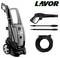 Visokotlačni čistilec z opremo: pištola, šobe in cev. Blagovna znamka izdelka 'Lavor' je prikazana zgoraj desno.