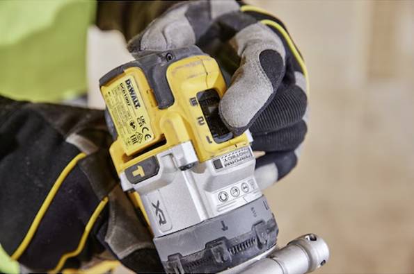 DEWALT DCD1007NT-XJ 3-vhodi-akumulatorski udarni vrtalni vijačnik 1530 W brez akumulatorja, brez polnilca-12