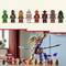 Lego-komplet: Več ninjafigur v oklepih. Spodaj velik, večbarven zmaj s krili, obkožen s figurami.