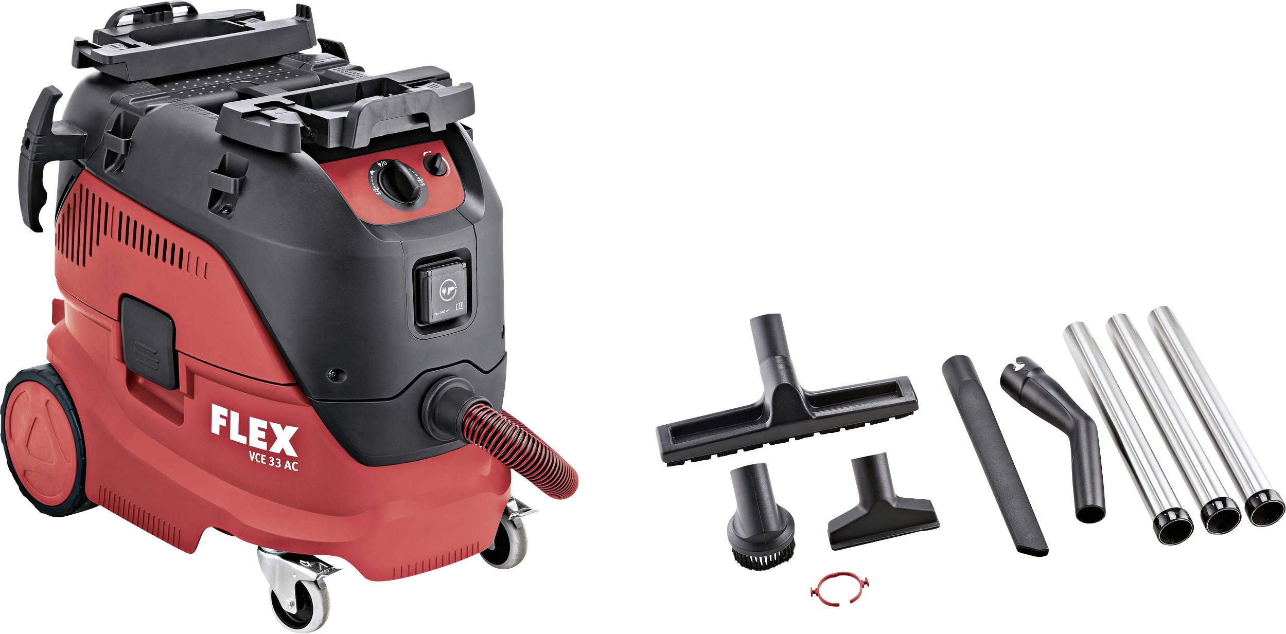 Industrijski sesalnik v rdeči barvi z dodatki: različne šobe in podaljški. Glavna naprava ima kolesa in upravljalne elemente.