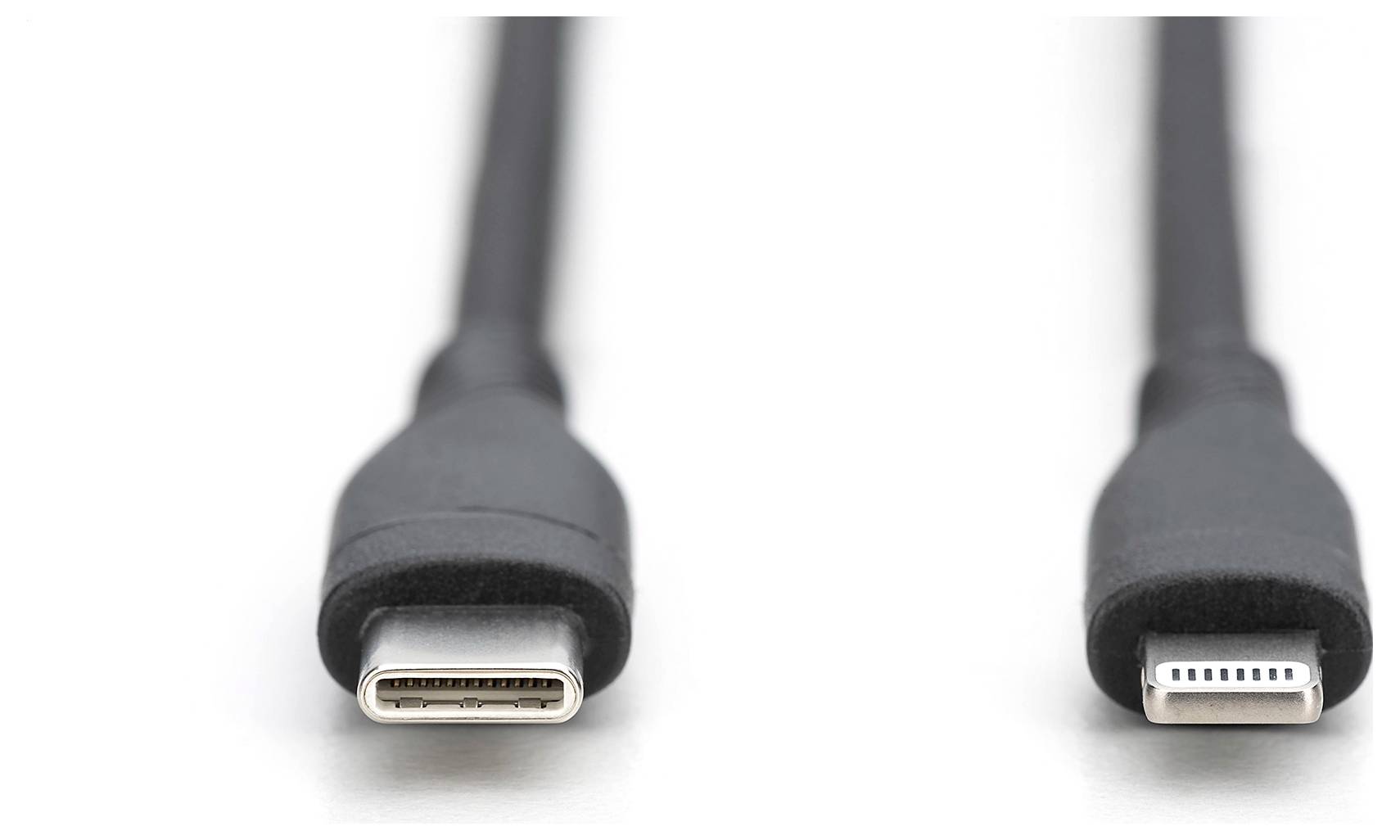 'USB-C kabel in Lightning kabel drug ob drugem, ki prikazujeta razlike v obliki in dizajnu priključkov.'