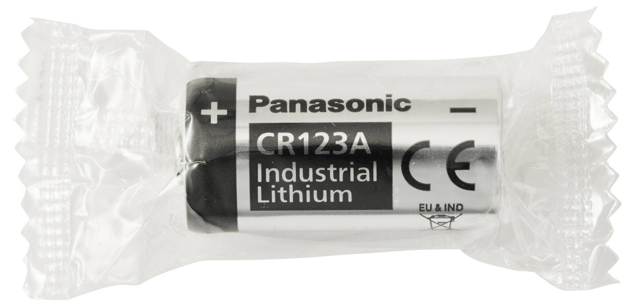 Baterija Panasonic CR123A industrijski litijski akumulator je zapečatena v prozorni plastični embalaži. Baterija prikazuje pozitivne in negativne simbole.