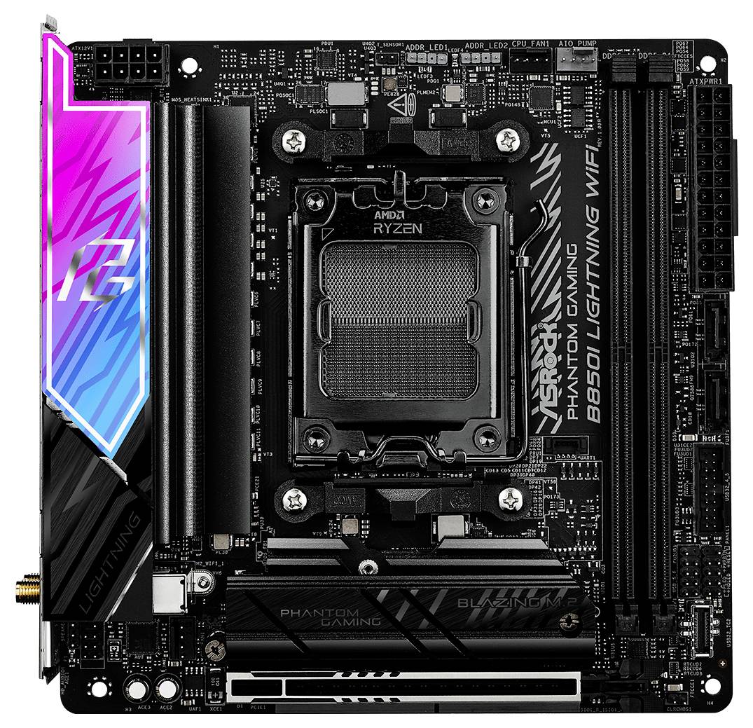 Matična plošča z AMD AM4 vtičnico, model B550 Phantom Gaming podjetja ASRock. Prikazuje VRM hladilnik, RGB osvetlitev in PCIe reže.