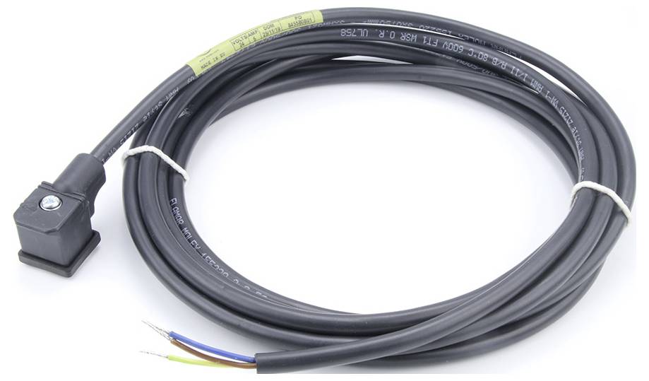 Črni električni kabel s pravokotnim vtičem in tremi golimi žicami (modra, rjava, rumeno/zelena) na drugem koncu.