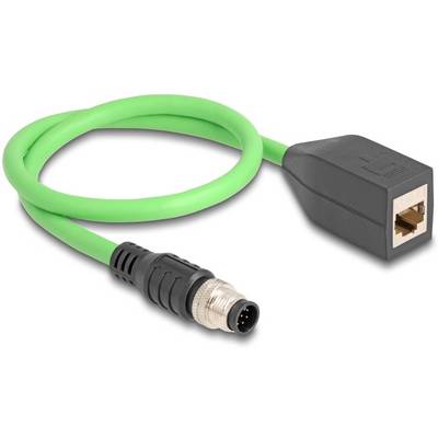 Zeleni Ethernet kabel z RJ45 vtikačem, ki se konča v črnem adapterju. Primeren za omrežno povezljivost v računalniških omrežjih.