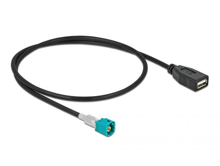 USB kabel z antenim vtikačem na levi strani in USB priključkom na desni strani, na beli podlagi.