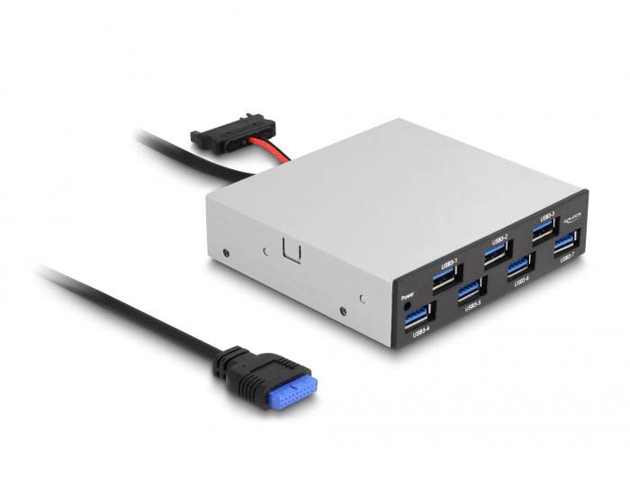 Srebrn USB 3.0 hub s sedmimi priključki, poleg njega črn USB kabel z modrim priključkom.