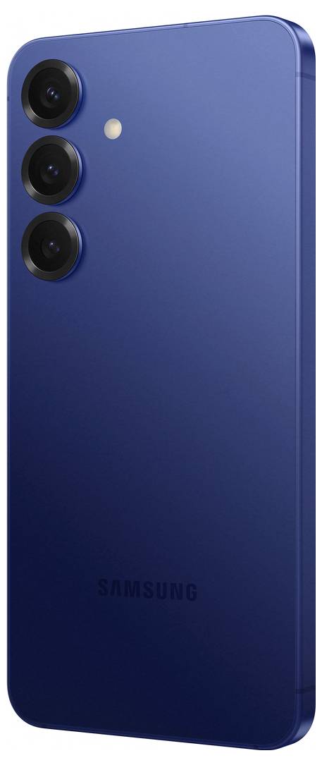 Sodoben pametni telefon v modri barvi s tremi objektivi zadaj in logotipom proizvajalca, prikazan pod poševnim kotom.