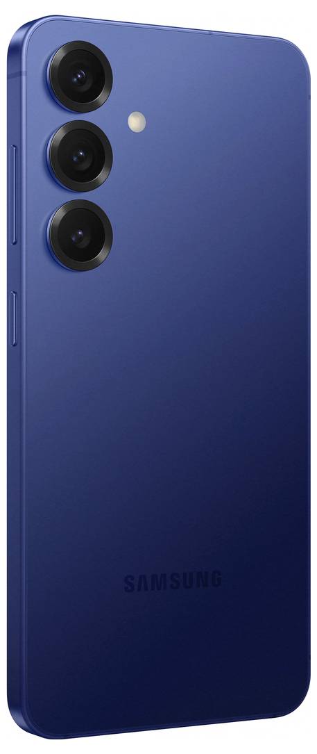 Pametni telefon v modri barvi s tremi kamernimi objektivi, navpično razporejenimi na zadnji strani; vidna je blagovna znamka Samsung.