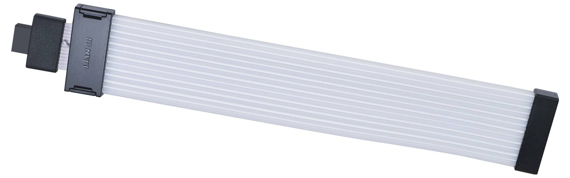 Slika belega kabla s černimi vtiči na obeh koncih, verjetno riser kabel za povezavo računalniških komponent.