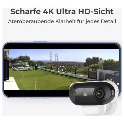 Pametni telefon prikazuje videoposnetek golf igrišča ter poudarja funkcijo 'Ostre 4K Ultra HD-slike'. V ospredju je prikazan fotoaparat.