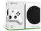 Škatla igralne konzole Xbox Series S, ki prikazuje bel kontroler in konzolo s črno prezračevalno rešetko in 512 GB SSD pogonom.