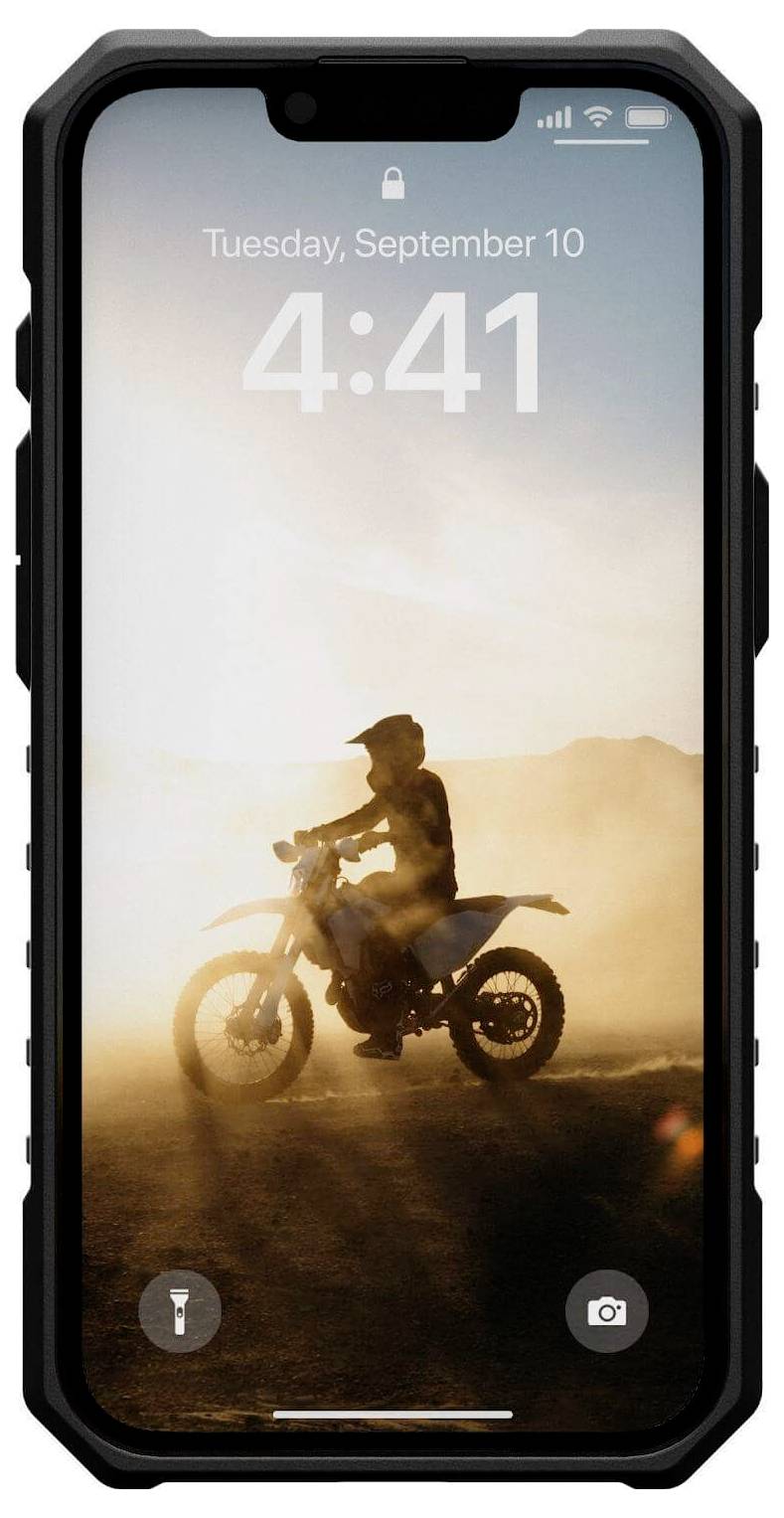 Mobilni telefon prikazuje zaklenjeni zaslon z uro 4:41 in datumom torek, 10. september. Ozadje: oseba na motorju v prašni pokrajini.