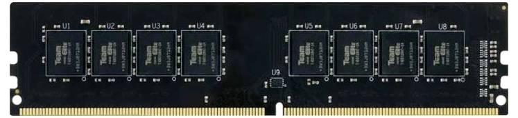 DDR4-RAM-modul z več pomnilniškimi čipi na črni PCB plošči, zlati kontakti spodaj. Uporablja se v računalnikih za povečanje delovnega pomnilnika.