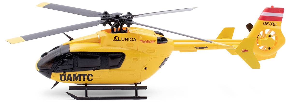 Rumeni helikopterski model z napisom 'ÖAMTC', spoštljivo razstavljen, označen za nujno medicinsko zračno reševanje.