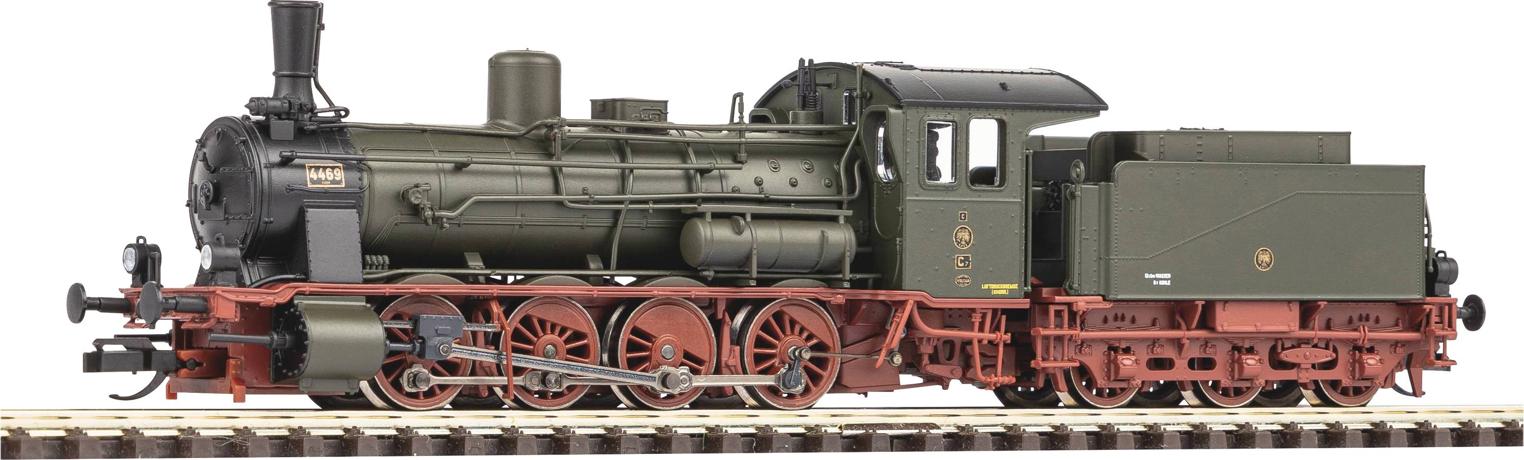 Model zgodovinske parne lokomotive, zeleno-črne barve z rdečimi kolesi, na tirih. Natančen prikaz posameznih delov lokomotive.