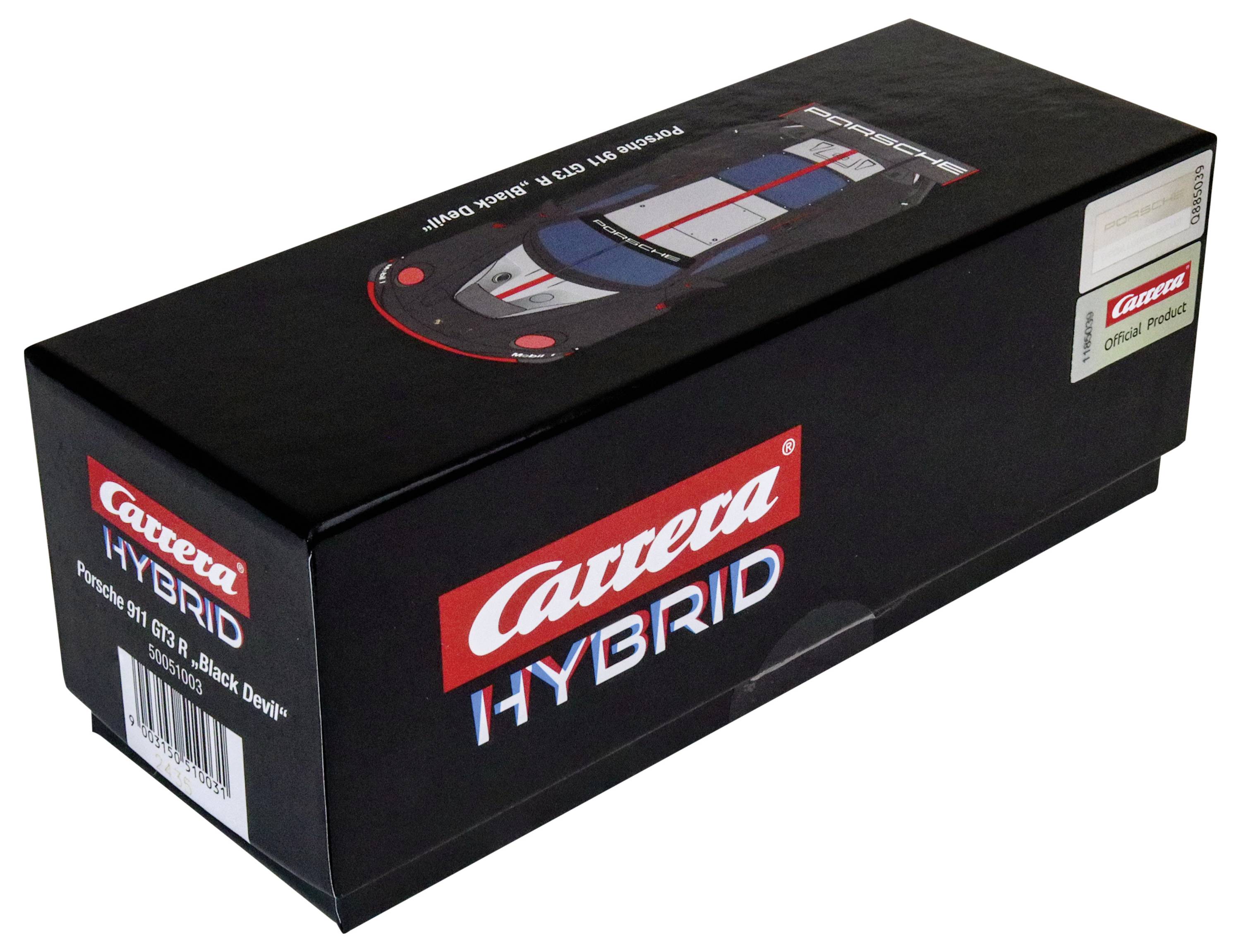Črna škatla z napisom 'Carrera Hybrid' prikazuje sliko dirkalnega avtomobila. To je embalaža za Carrera igrače.