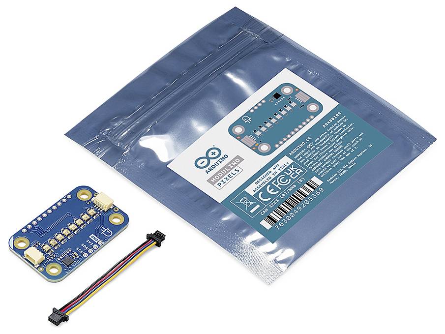 Arduino senzor v odprti embalaži poleg kratkega večbarvnega kabla. Embalaža prikazuje sliko senzorja in tehnične podatke.