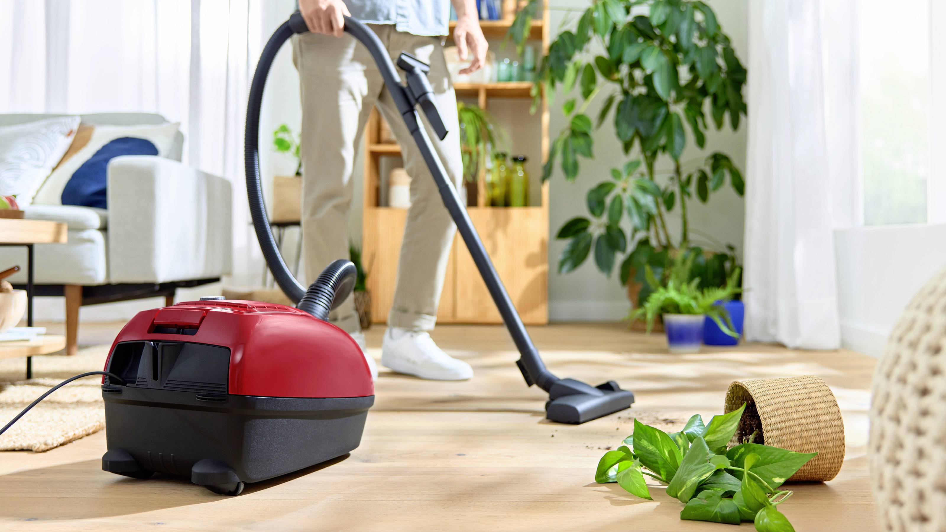 Bosch Staubsauger mit Beutel, Serie 4, rot sesalnik z vrečko-2