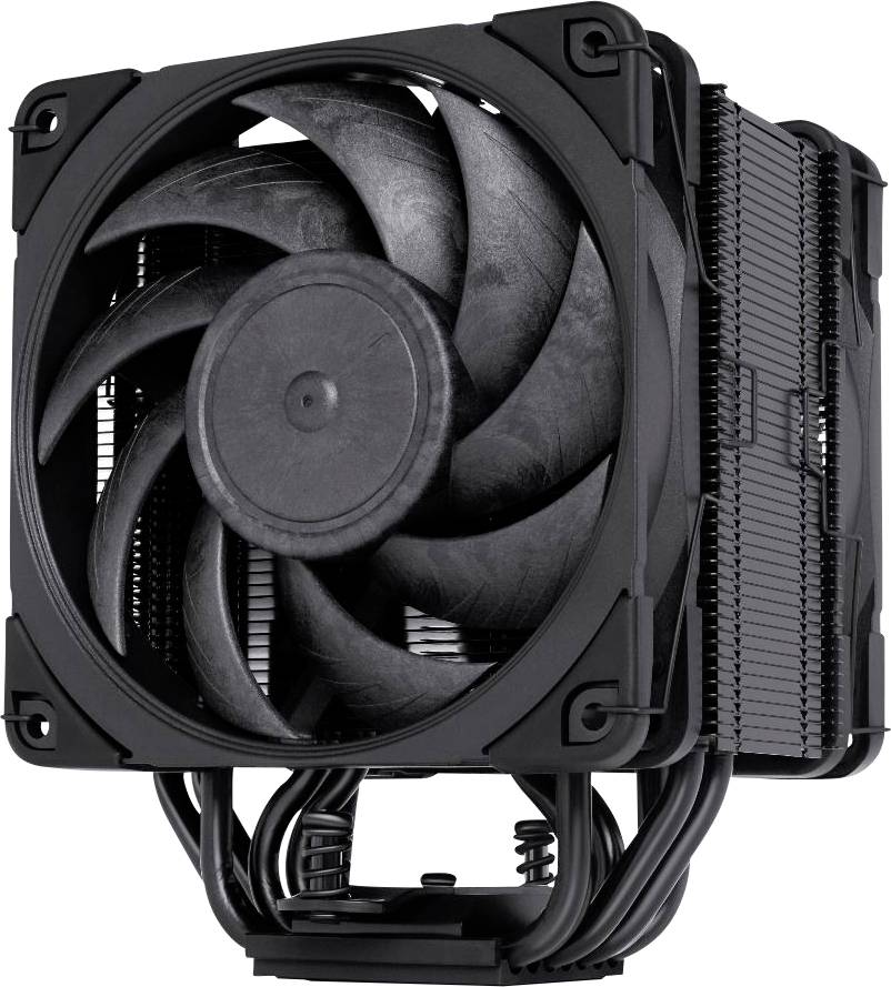 Črn računalniški CPU hladilni ventilator z večimi lopaticami in velikim hladilnikom, namenjen odvajanju toplote, prikazan s stranske perspektive.