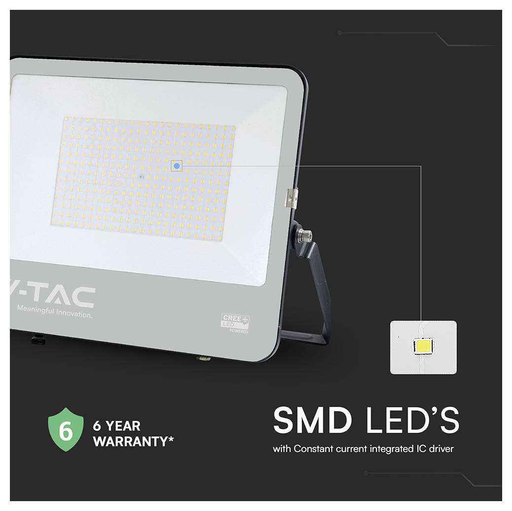 Reflektor z SMD LED-diodami, opremljen z integriranim IC gonilnikom s konstantnim tokom, ki ga odlikuje 6-letna garancija, označena z zelenim ščitom.