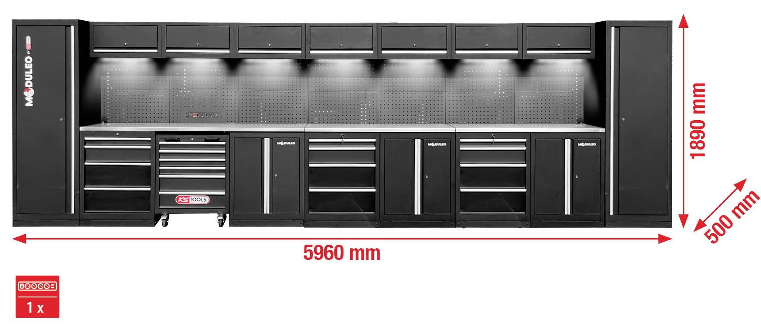 Visok črn modularen sistem za shranjevanje v garaži s policami, perforirano ploščo in dvema visokima omaricama. Mere: 5960 mm širina, 1890 mm višina, 500 mm globina.