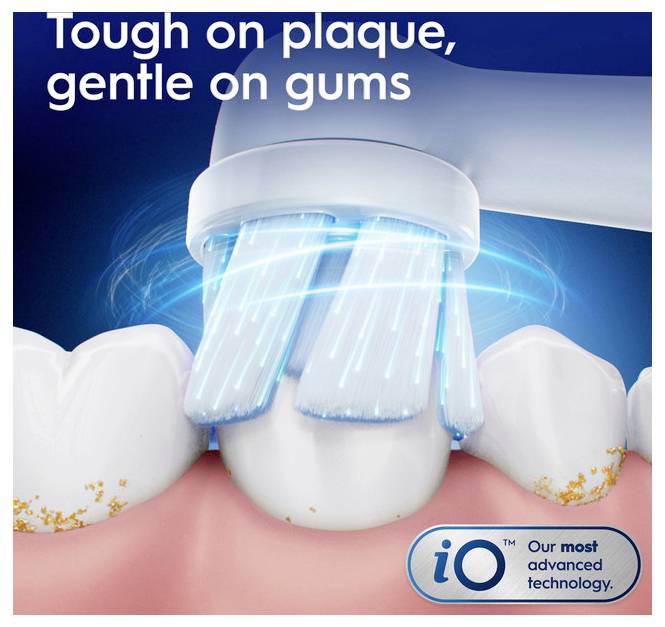 'Bližnji posnetek električne zobne ščetke s sijoči se ščetinami, ki čisti zobe z zobnim oblogam. Besedilo se glasi: Neusmiljeno do zobnih oblog, nežno do dlesni.'