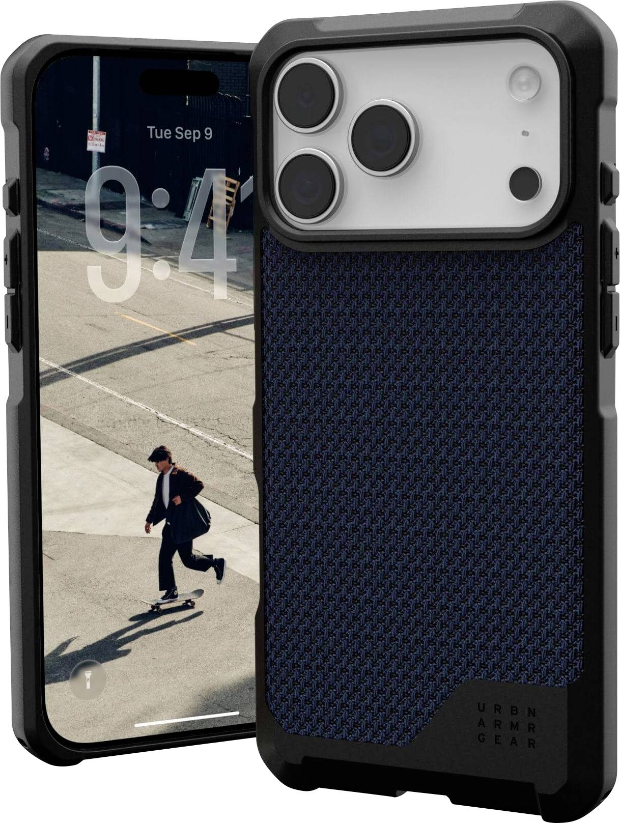 Pametni telefon v zaščitnem ovitku stoji pokončno in prikazuje zaklenjen zaslon z motivom skejtaša v gibanju, posnetega na urbani ulici.