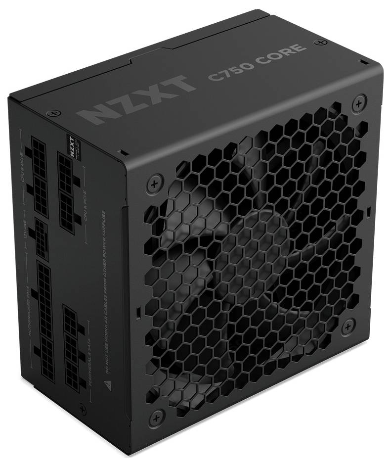 Črna enota napajalnika NZXT C750 CORE z večkratnimi priključki, ki ima ventilator za hlajenje z rešetkasto šesterokotno zasnovo.